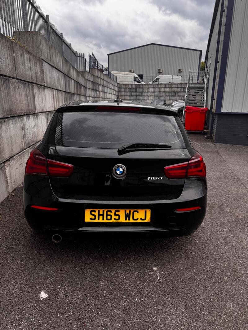 BMW 1 SERIES