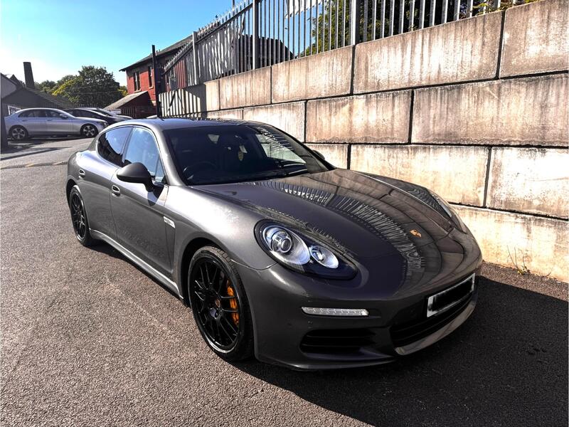 PORSCHE PANAMERA